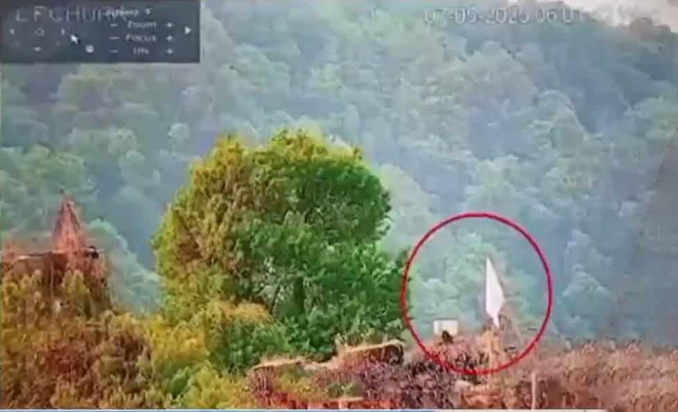 India accepts defeat by 'hoisting white flag': Islamabad