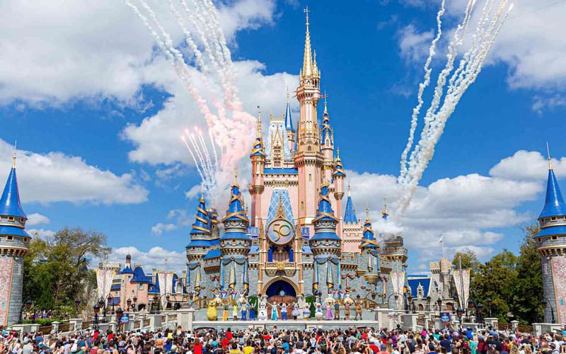 Disney World Places 45 Venezuelan Workers on Leave in the U.S