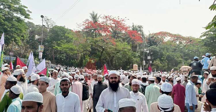 Hefazat-e-Islam rally: Thousands gather at Suhrawardy Udyan