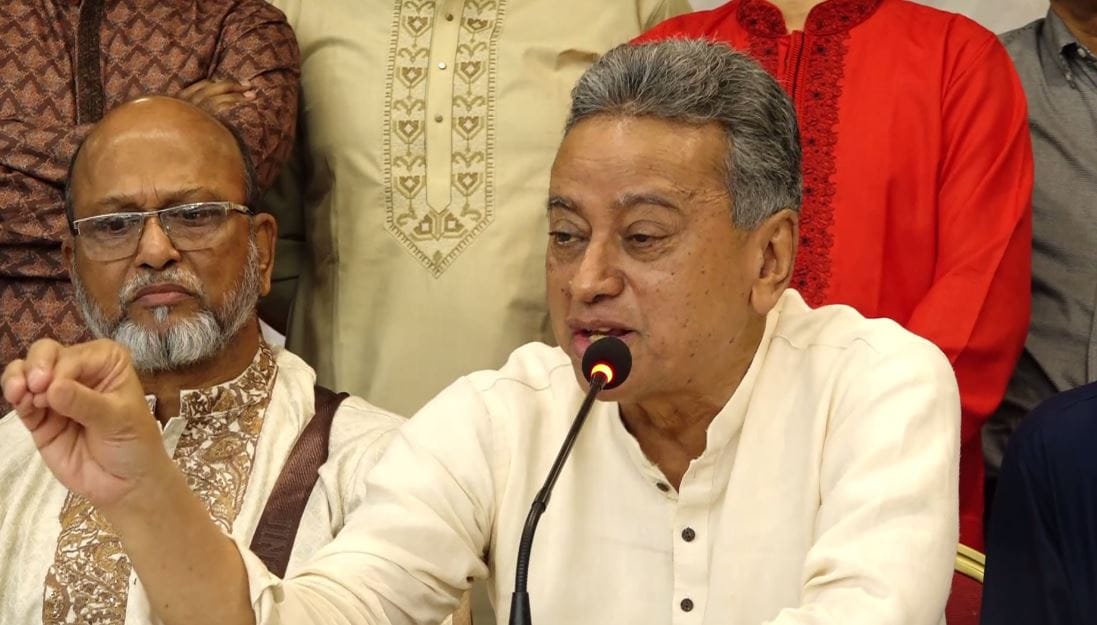 Innocent AL men can join BNP, says Amir Khashru