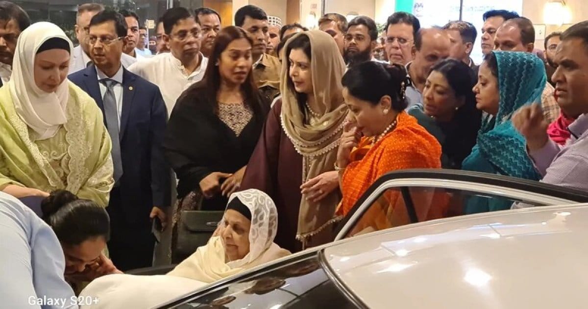 Zubaida visits father’s grave, takes mother home from hospital