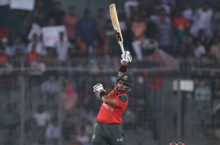 Bangladesh crush Pakistan to go 1-0