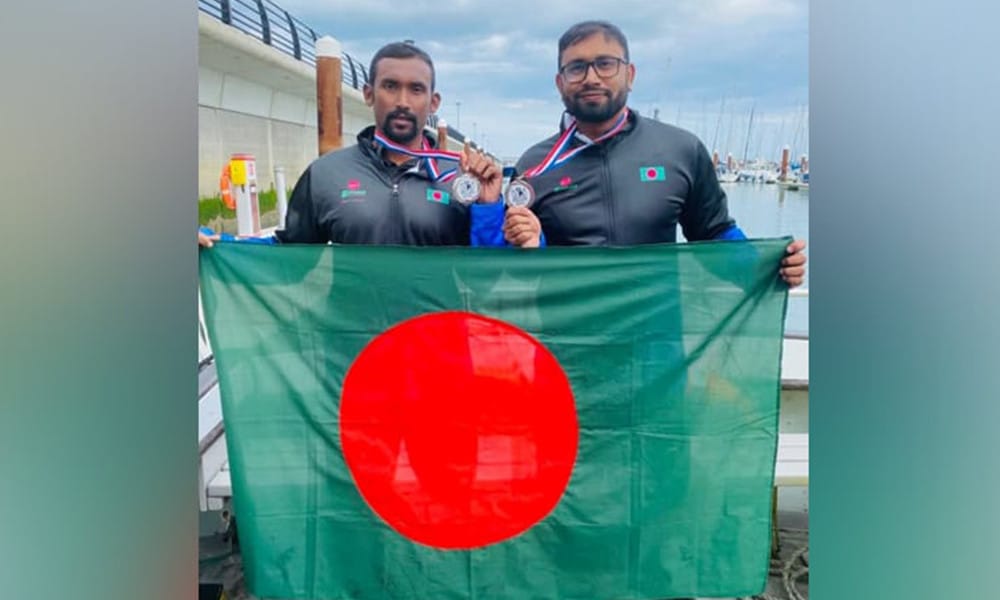 Two Bangladeshi swimmers cross English Channel after 37 years