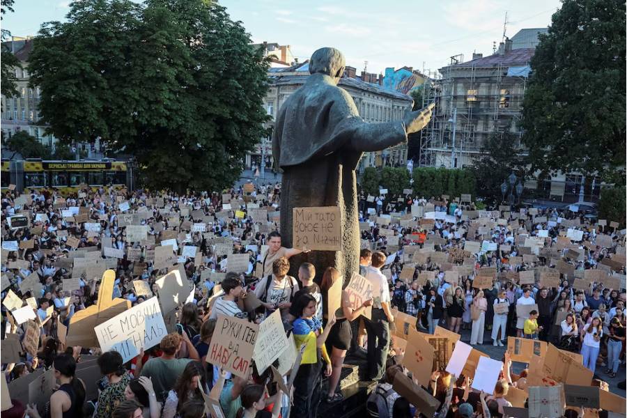 Young Ukrainians find new voice in wartime protests