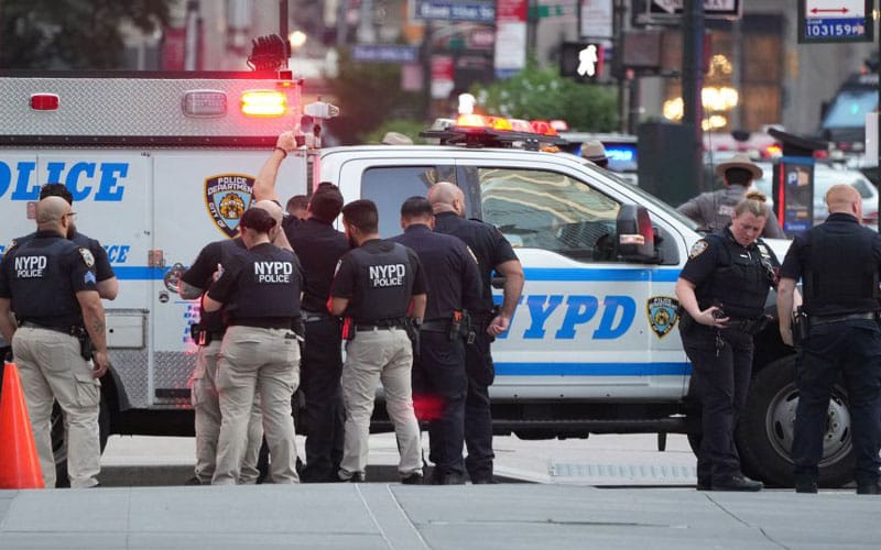 3 injured including police officer in New York shooting: Suspect dead