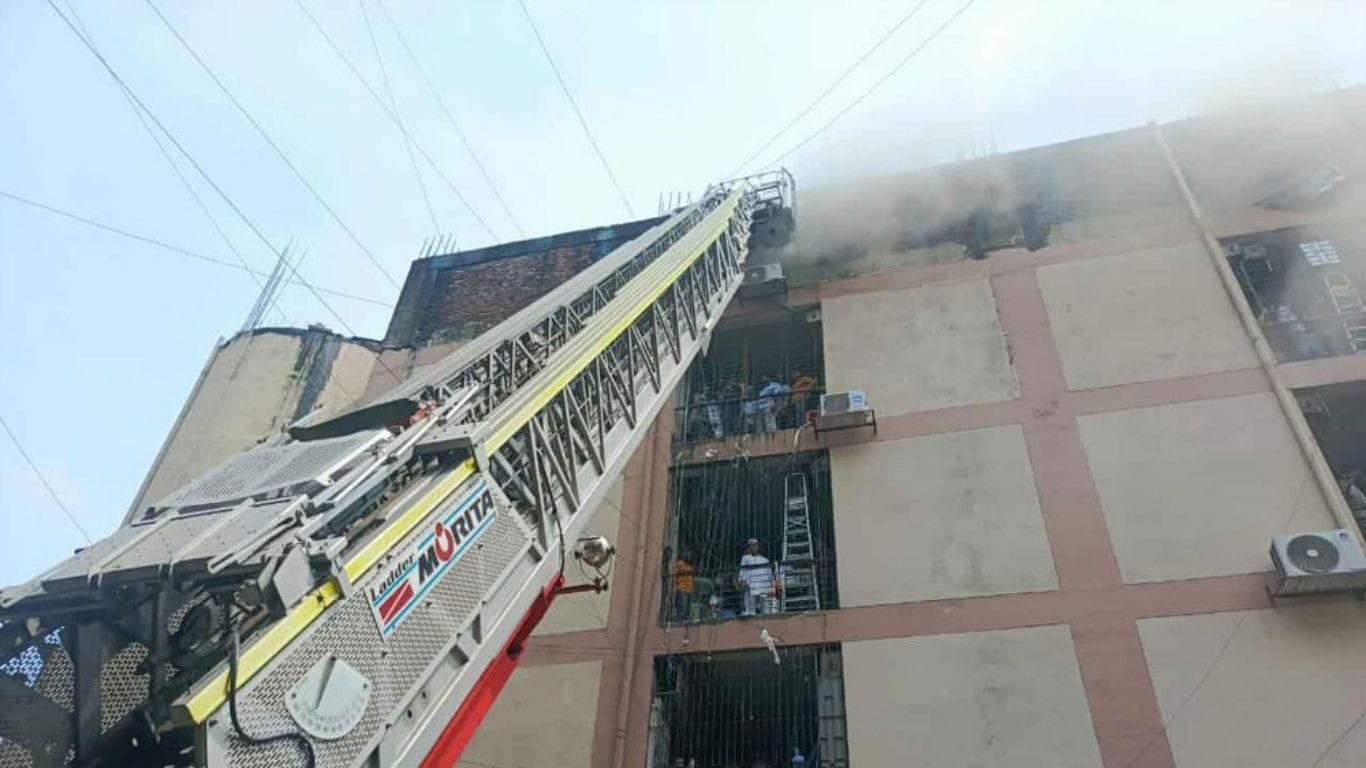Fire breaks out at market in Gulistan
