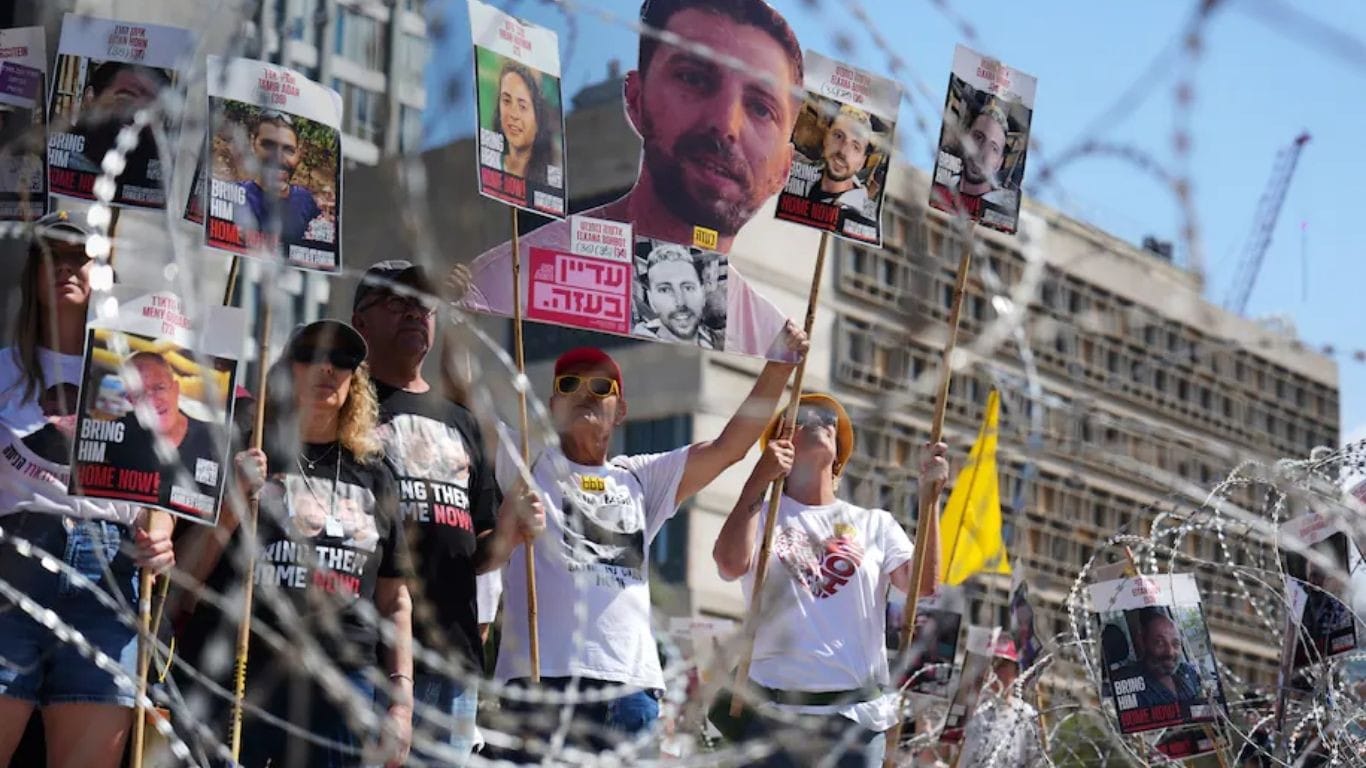 Israeli forces kills over 20 aid-seekers in Gaza as Israeli minister prays at flashpoint holy site