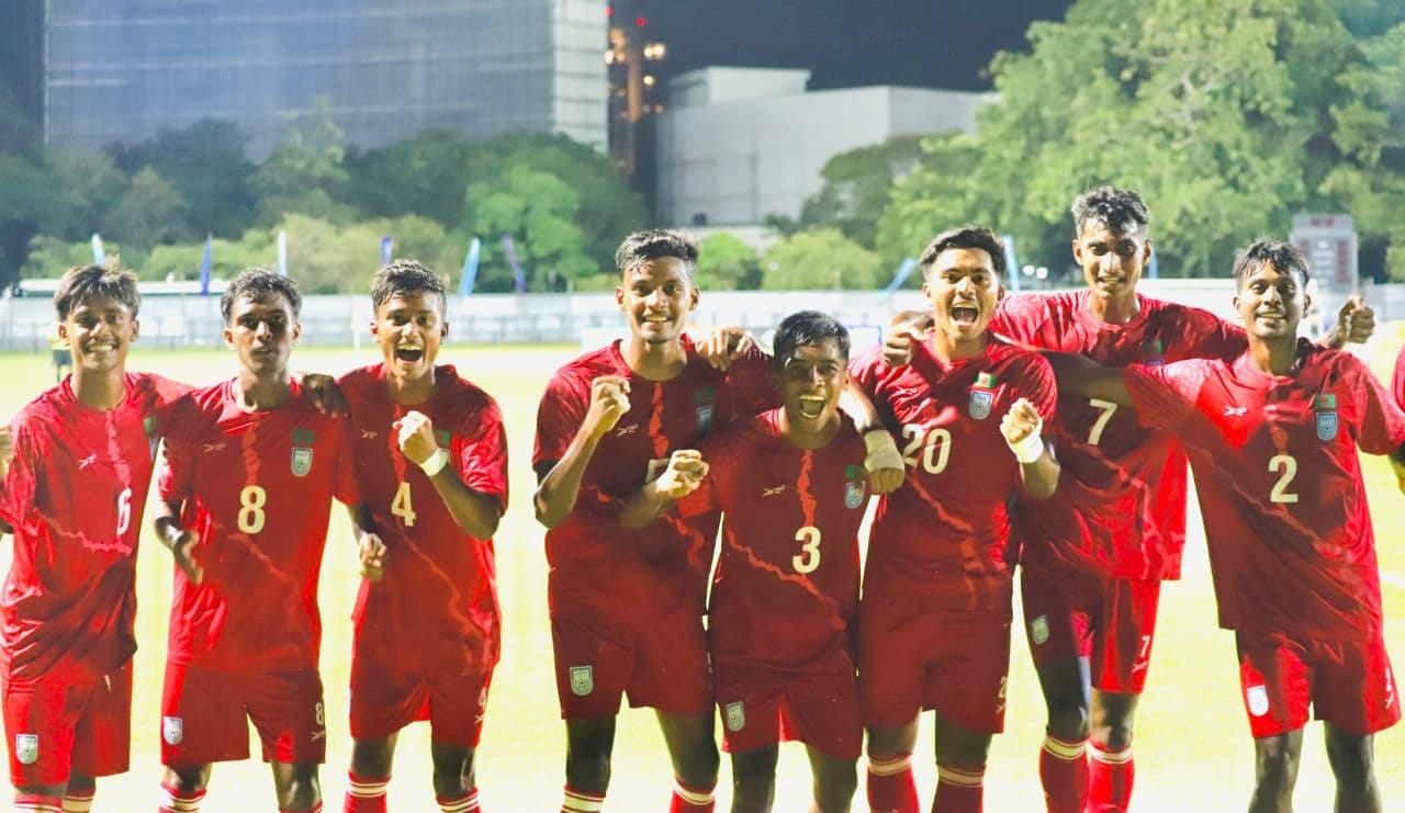 Bangladesh rout Sri Lanka to seal semifinal spot