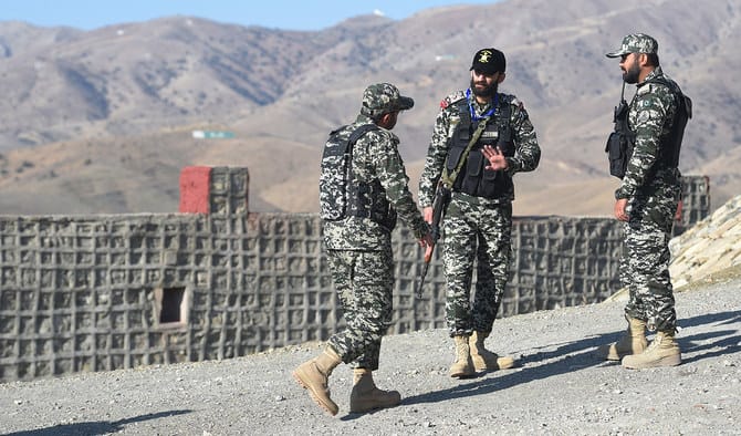 Pakistani army says clashes near the Afghan border killed 12 soldiers and 35 militants AP/UNB