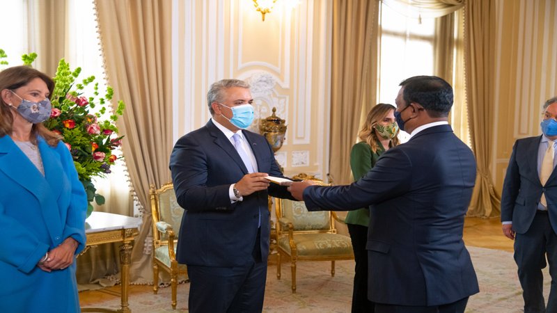 Ambassador Shahidul Islam submitted identity card to the Colombian President