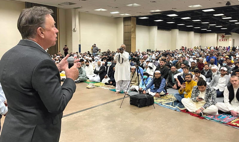 US politicians praised by Muslims in Eid congregations in US