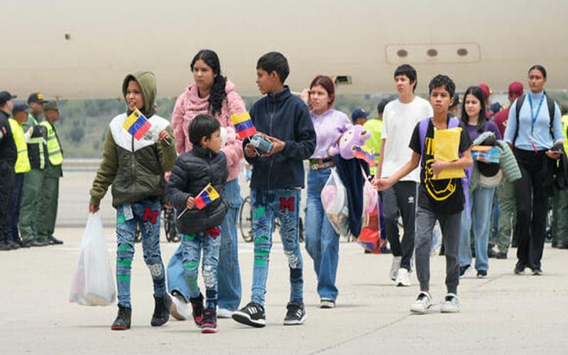 9 lakh 85 thousands migrants legal status revoked who arrived in the USA during the Biden era