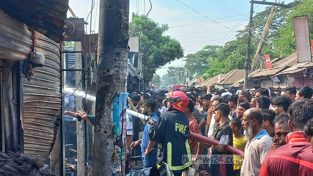 Fire destroys 17 businesses in Chandpur