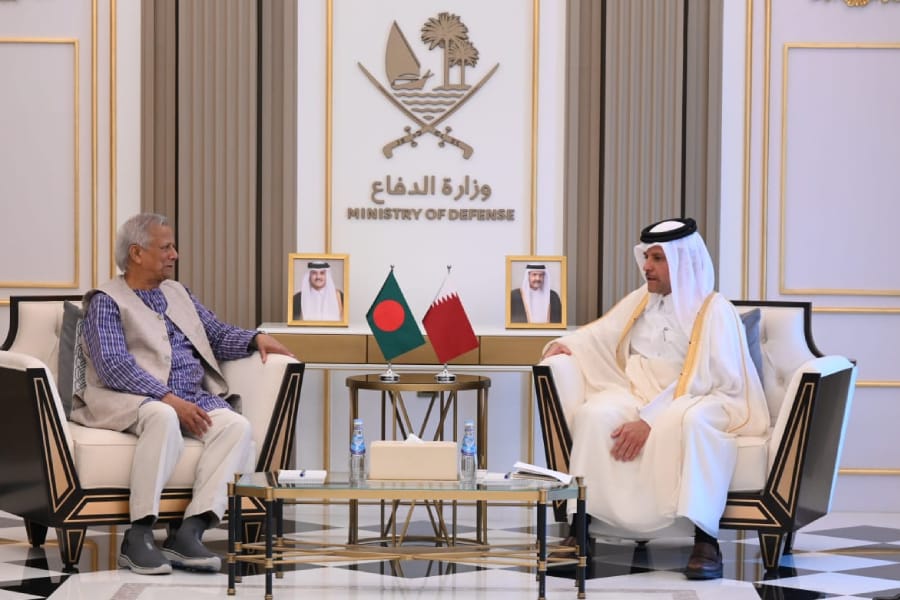 Yunus meets Qatar defence minister in Doha