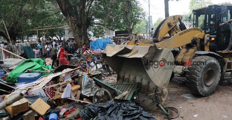 DSCC evicts illegal shops, structures from Suhrawardy Udyan