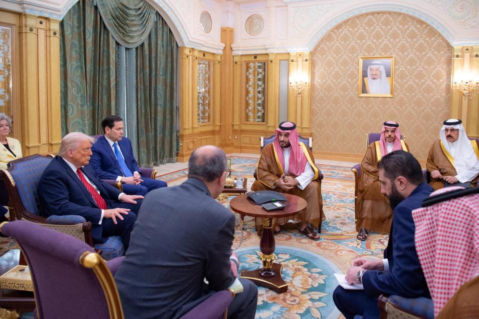 Trump meets Syrian president, urges him to establish ties with Israel