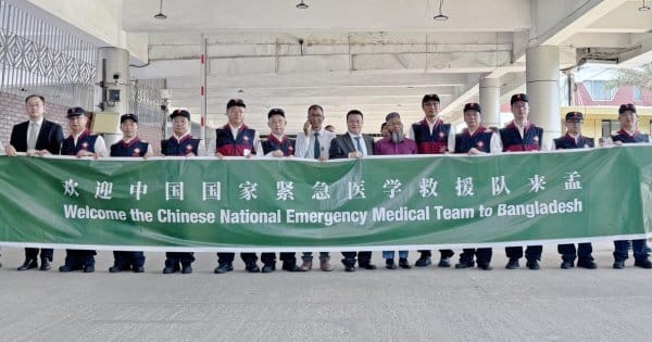Chinese medical team arrives to treat jet crash victims