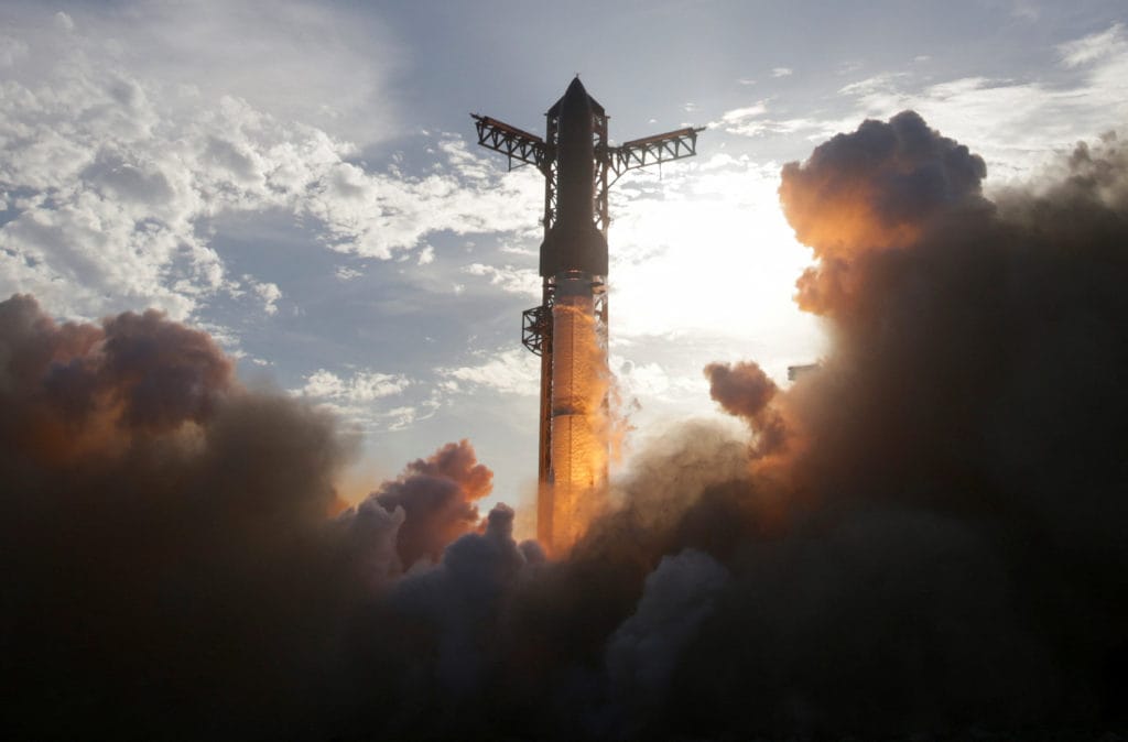 Latest launch of SpaceX's Starship deploys 8 dummy satellites, then splashes down into Indian Ocean