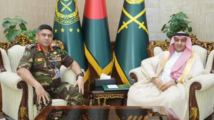 Saudi ambassador meets army chief to discuss military cooperation