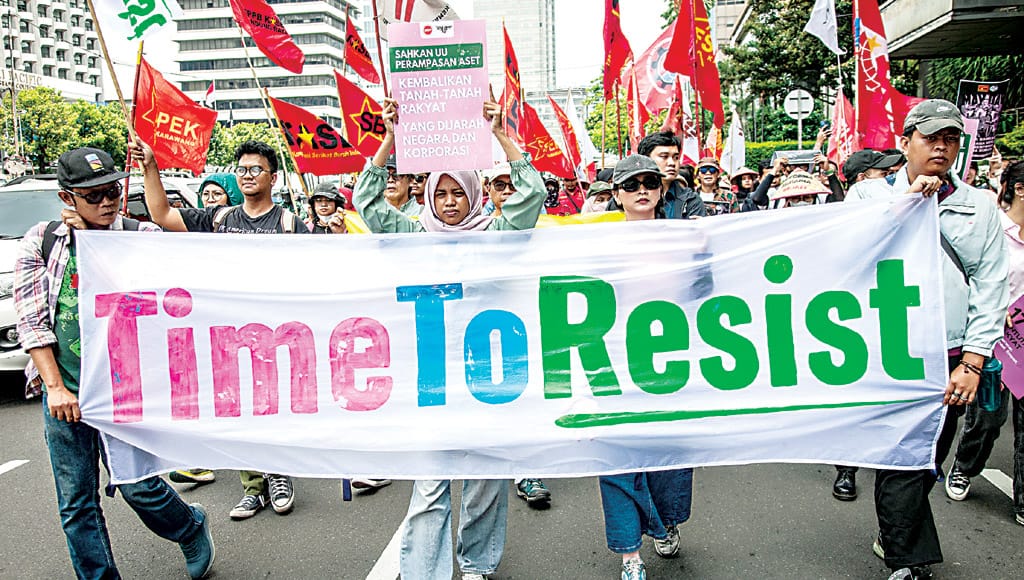 'Pink and green' protests call for a reset in Indonesia